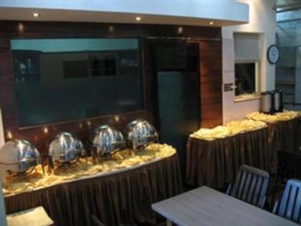 Mervit Hotel Padang  Exterior photo